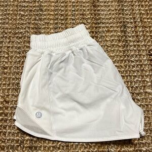 Lululemon hotty hot low rise short 2.5 inches